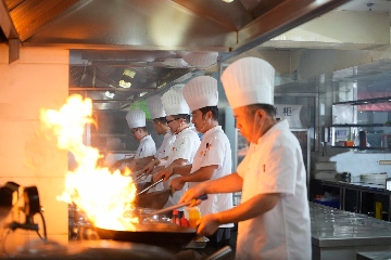 【長田動(dòng)態(tài)】盛世龍華轉(zhuǎn)運(yùn)1000余件物資，圓滿完成300余人參加的企業(yè)定制主題宴會(huì)